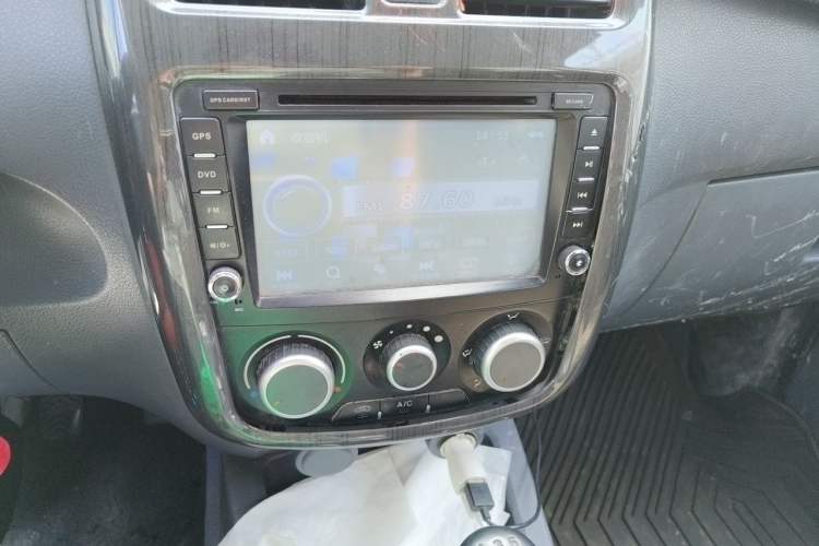 Used Wuling Rongguang V 2015 1.2L Base Version Audio And AC Panel