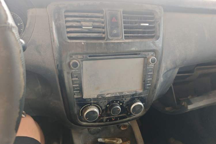 Used Wuling Rongguang V 2015 1.2L Base Version Audio And AC Panel