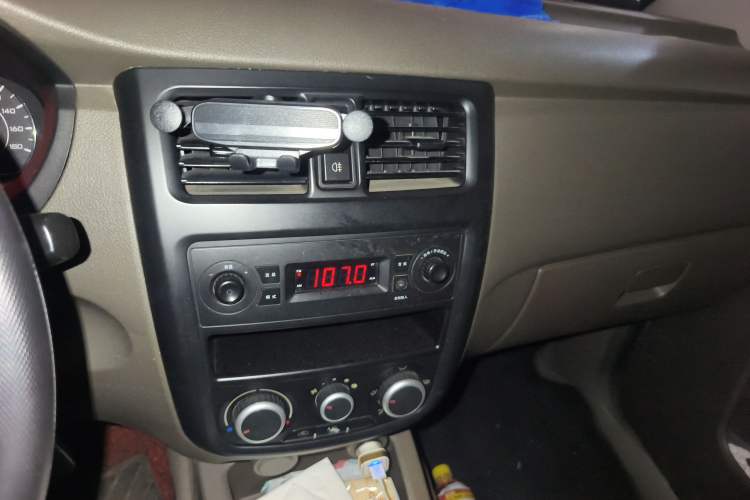 Used Wuling Rongguang V 2015 1.5L Base Version Audio And AC Panel