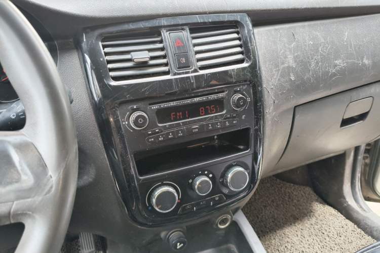 Used Wuling Rongguang V 2015 1.5L Standard Version Audio And AC Panel