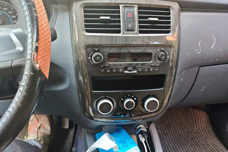 Used Wuling Rongguang V 2015 1.5L Base Version Audio And AC Panel