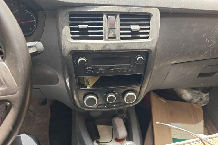 Used Wuling Rongguang V 2015 1.5L Base Version Audio And AC Panel