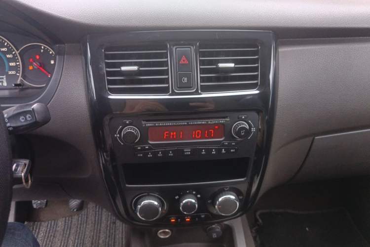 Used Wuling Rongguang V 2015 1.5L Standard Version Audio And AC Panel