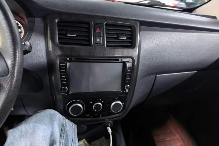 Used Wuling Rongguang V 2015 1.2L Base Version Audio And AC Panel