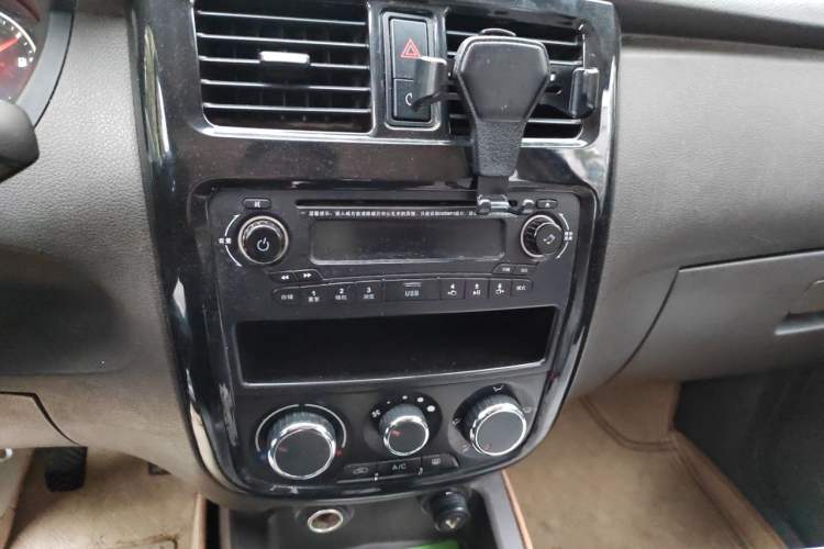 Used Wuling Rongguang V 2015 1.2L Standard Version Audio And AC Panel