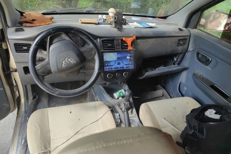 Used Wuling Rongguang V 2015 1.5L Practical Version Center Console
