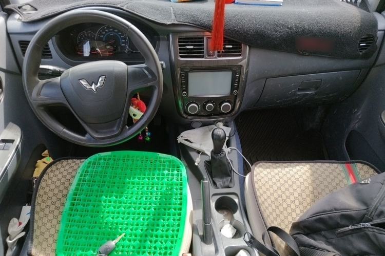 Used Wuling Rongguang V 2015 1.2L Base Version Center Console