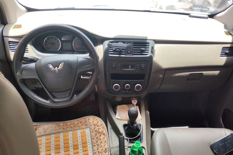Used Wuling Rongguang V 2015 1.5L Base Version Center Console