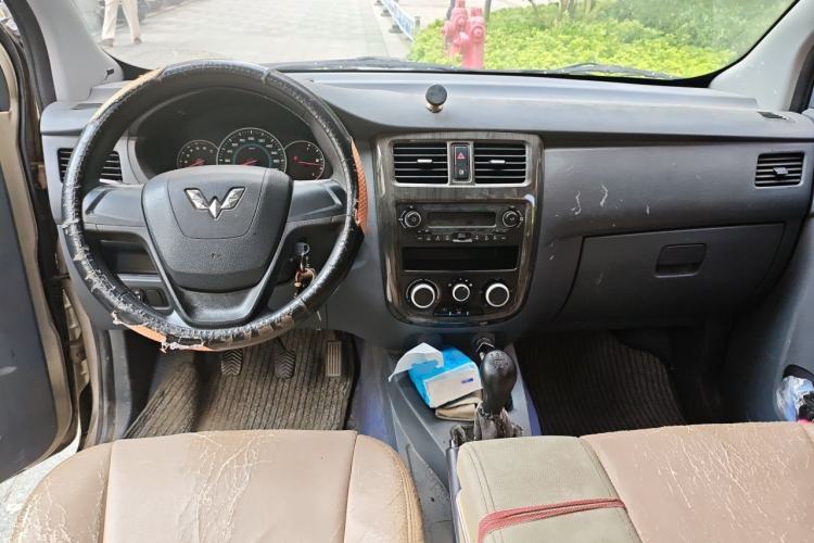 Used Wuling Rongguang V 2015 1.5L Base Version Center Console