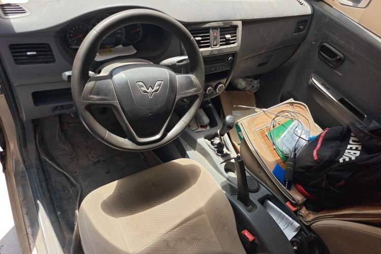 Used Wuling Rongguang V 2015 1.5L Base Version Center Console