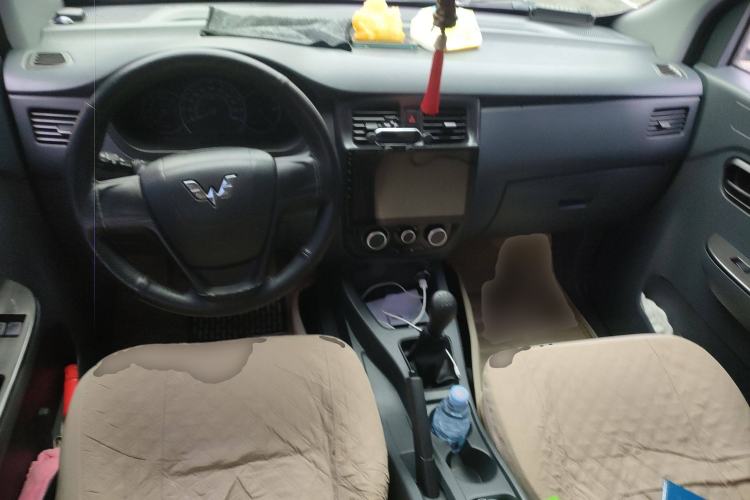 Used Wuling Rongguang V 2015 1.2L Base Version Center Console