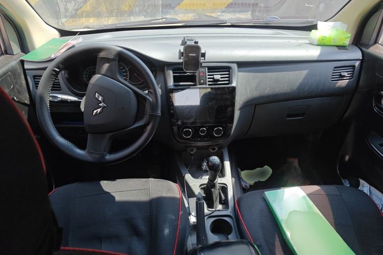 Used Wuling Rongguang V 2015 1.5L Standard Version Center Console