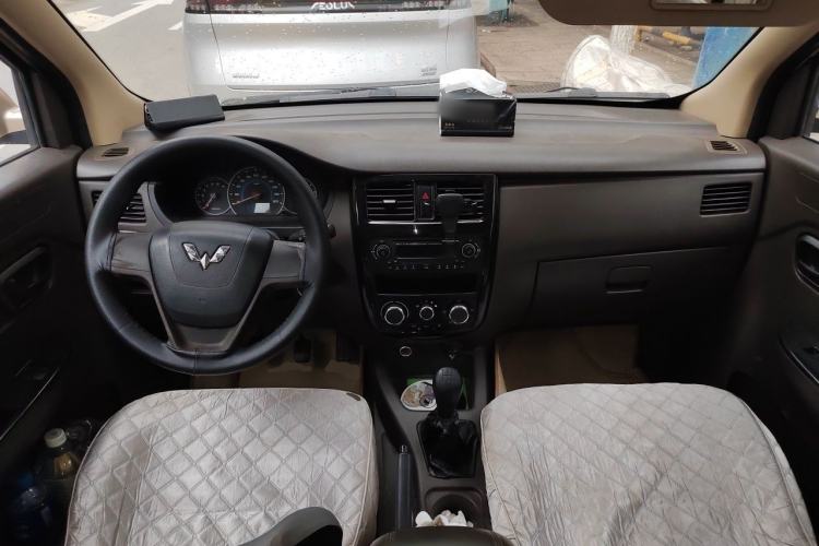 Used Wuling Rongguang V 2015 1.2L Standard Version Center Console