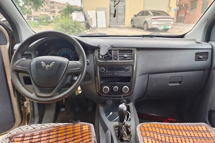 Used Wuling Rongguang V 2015 1.5L Base Version Center Console