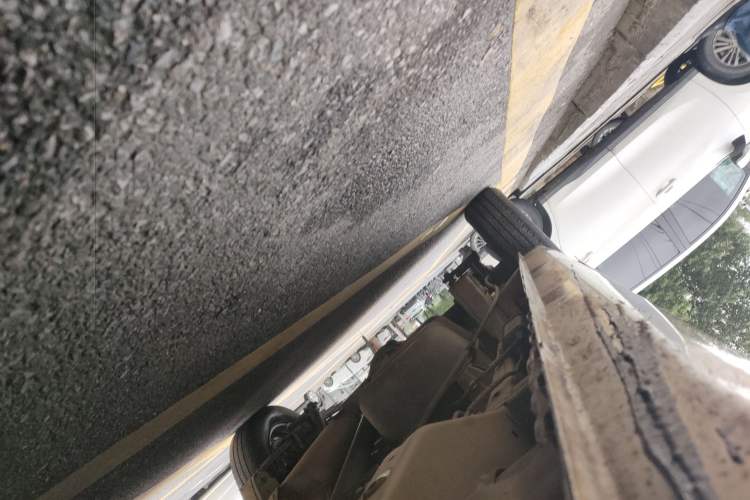 Used Wuling Rongguang V 2015 1.2L Base Version Chassis Front Right