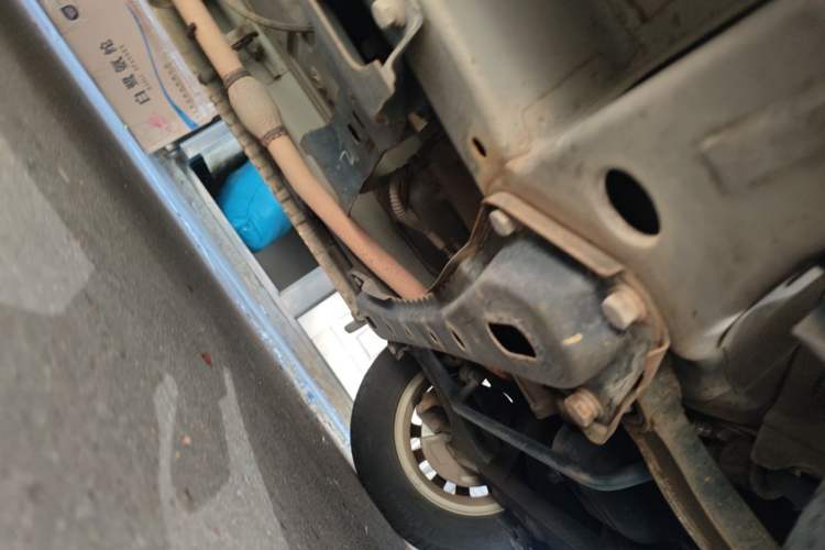 Used Wuling Rongguang V 2015 1.2L Standard Version Chassis Front Right