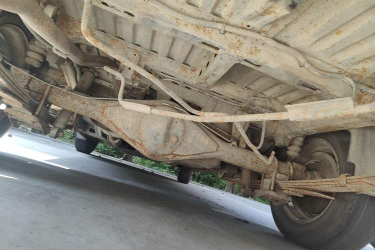 Used Wuling Rongguang V 2015 1.5L Practical Version Chassis Rear
