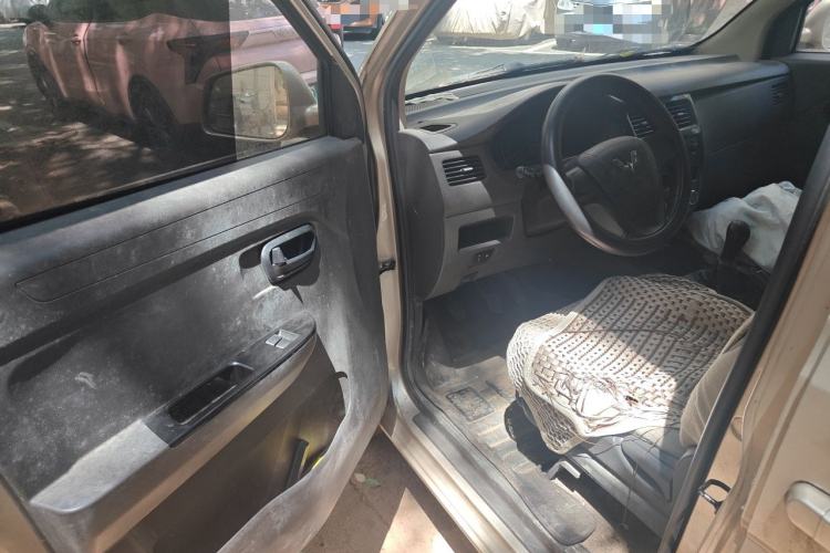 Used Wuling Rongguang V 2015 1.2L Base Version Driver Seat