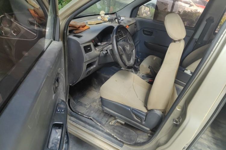 Used Wuling Rongguang V 2015 1.5L Practical Version Driver Seat