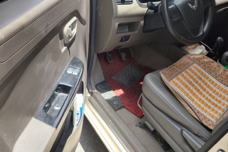 Used Wuling Rongguang V 2015 1.5L Base Version Driver Seat