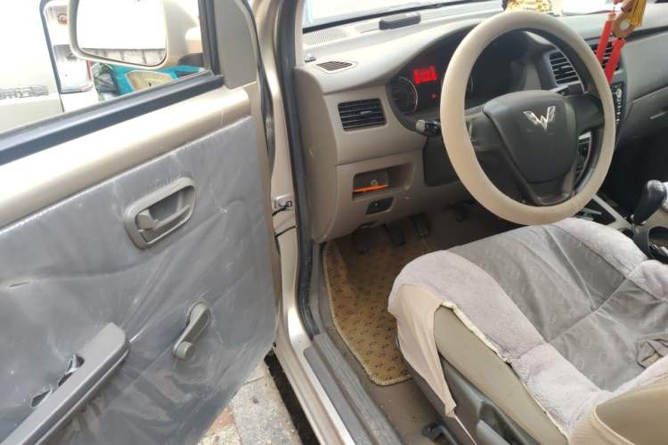 Used Wuling Rongguang V 2015 1.2L Practical Model Driver Seat