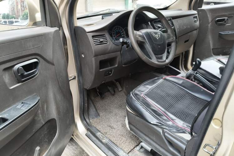 Used Wuling Rongguang V 2015 1.5L Standard Version Driver Seat