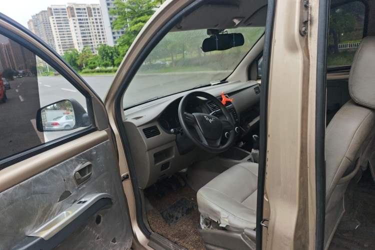Used Wuling Rongguang V 2015 1.5L Practical Version Driver Seat
