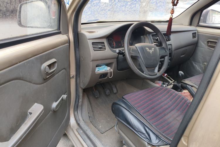 Used Wuling Rongguang V 2015 1.2L Practical Model Driver Seat