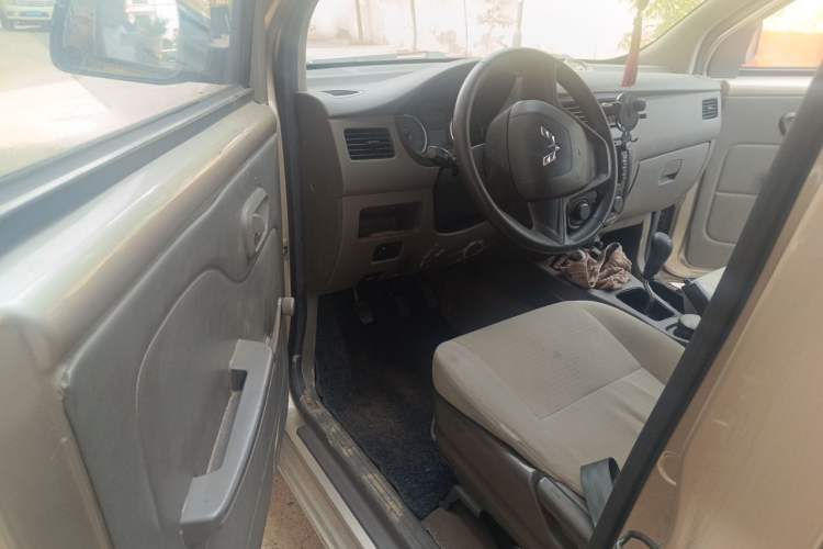 Used Wuling Rongguang V 2015 1.2L Practical Model Driver Seat