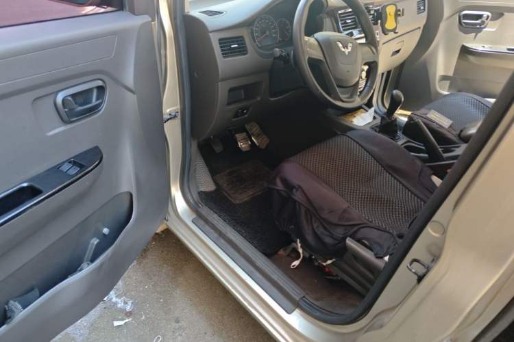 Used Wuling Rongguang V 2015 1.2L Standard Version Driver Seat