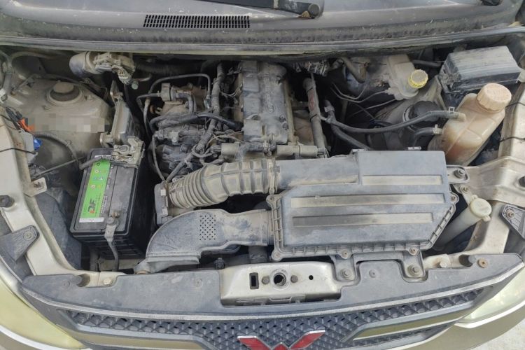 Used Wuling Rongguang V 2015 1.5L Practical Version Engine Bay