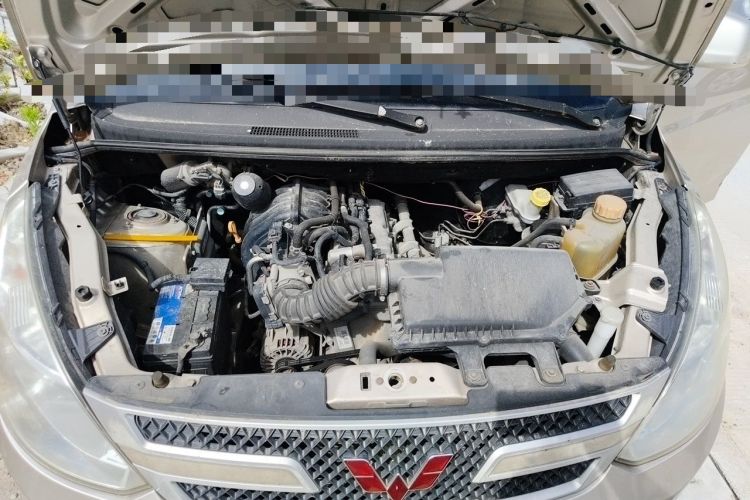 Used Wuling Rongguang V 2015 1.2L Base Version Engine Bay