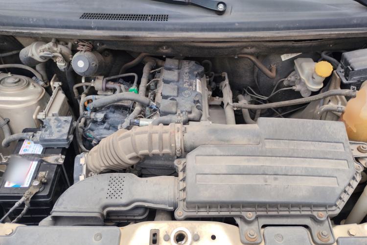Used Wuling Rongguang V 2015 1.5L Base Version Engine Bay