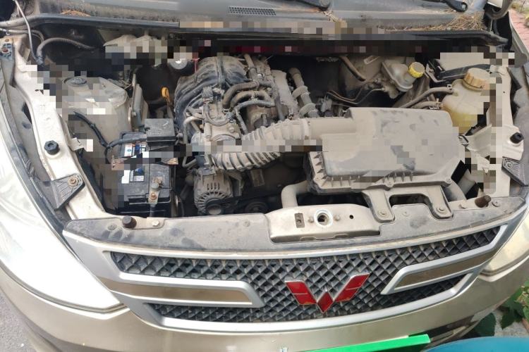 Used Wuling Rongguang V 2015 1.2L Practical Model Engine Bay