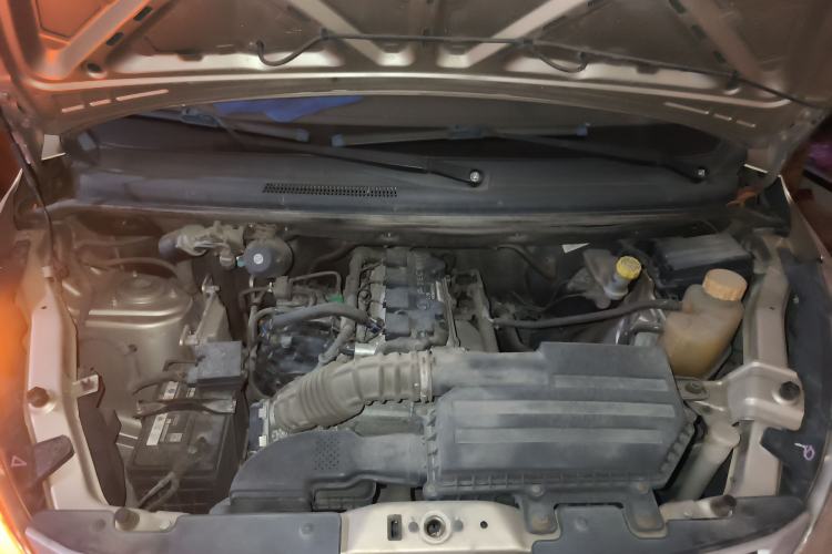 Used Wuling Rongguang V 2015 1.5L Base Version Engine Bay