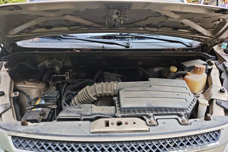 Used Wuling Rongguang V 2015 1.5L Base Version Engine Bay
