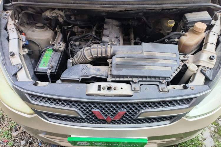 Used Wuling Rongguang V 2015 1.5L Practical Version Engine Bay