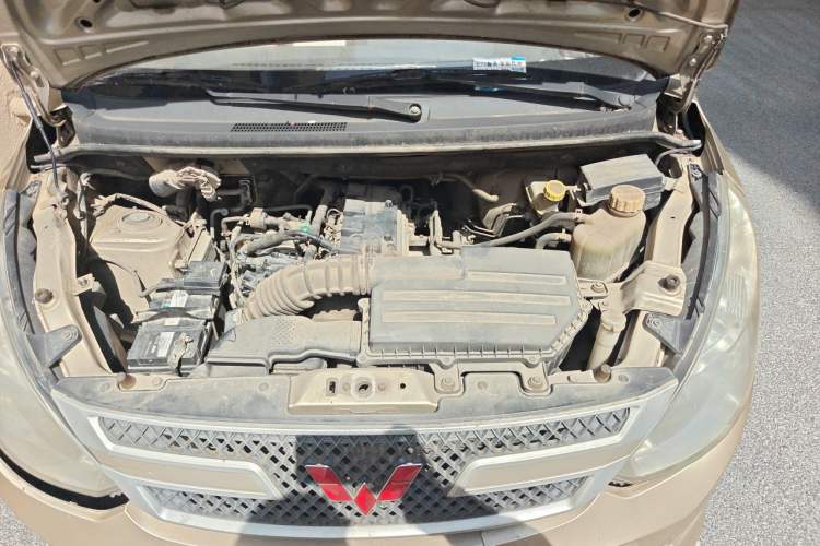 Used Wuling Rongguang V 2015 1.5L Base Version Engine Bay
