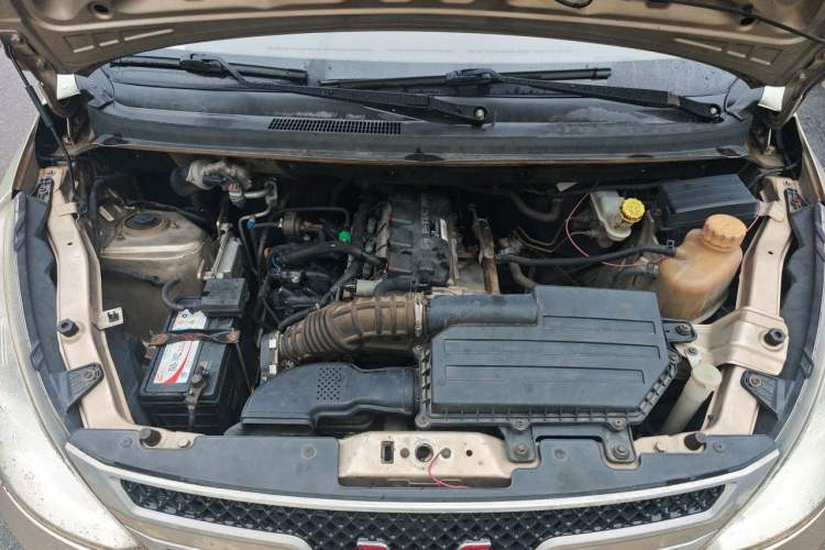 Used Wuling Rongguang V 2015 1.5L Practical Version Engine Bay