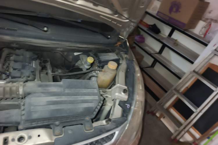 Used Wuling Rongguang V 2015 1.5L Base Version Engine Bay Left