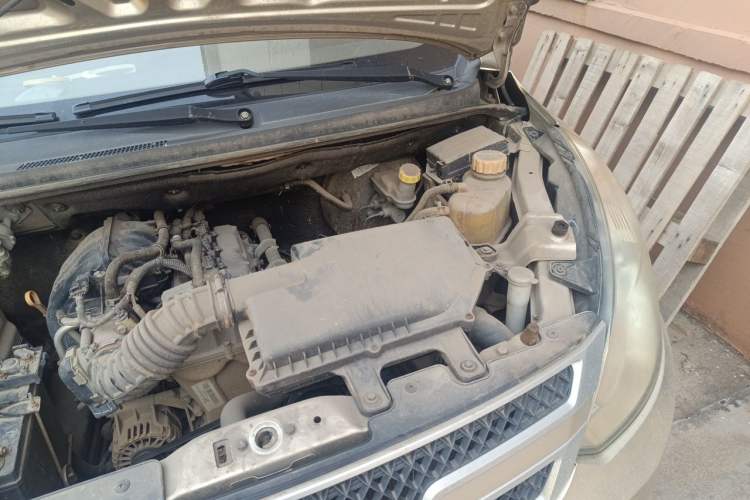 Used Wuling Rongguang V 2015 1.2L Practical Model Engine Bay Left