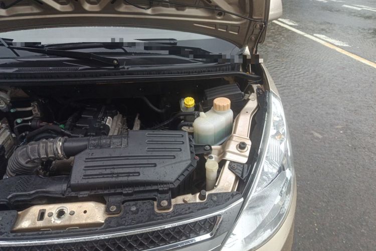 Used Wuling Rongguang V 2015 1.5L Standard Version Engine Bay Left