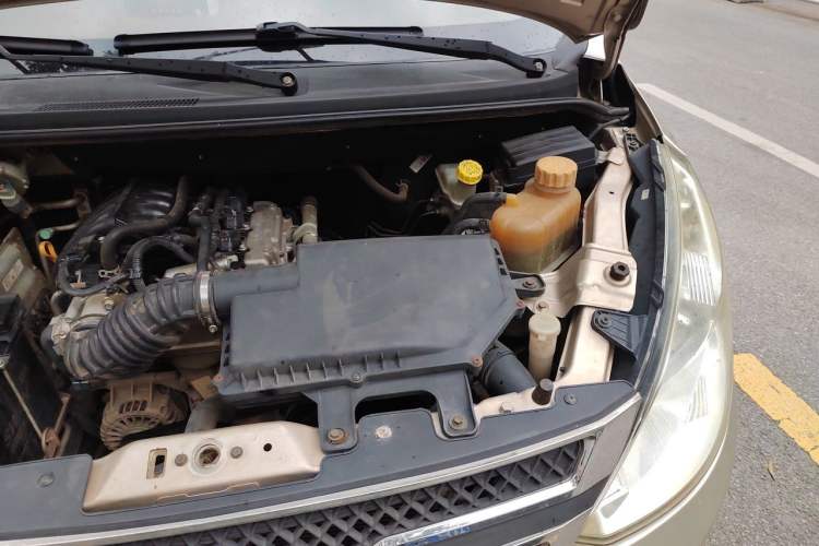 Used Wuling Rongguang V 2015 1.2L Standard Version Engine Bay Left