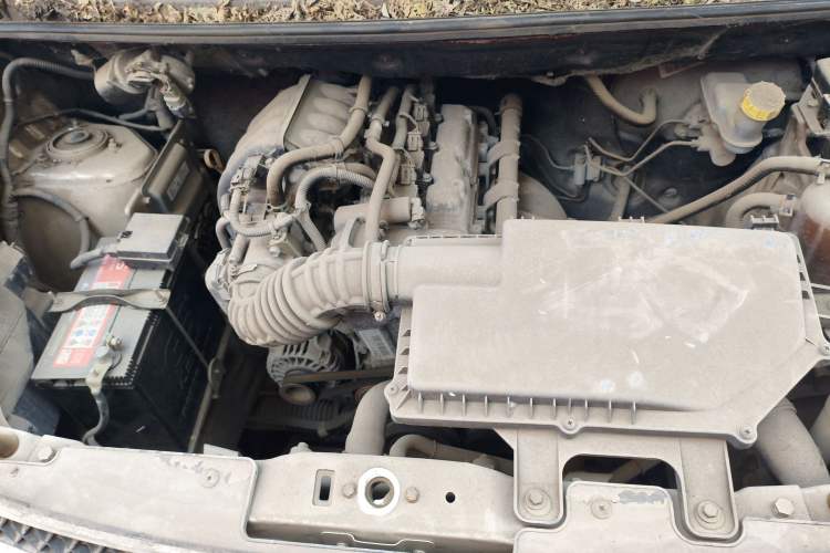 Used Wuling Rongguang V 2015 1.2L Practical Model Engine Bay