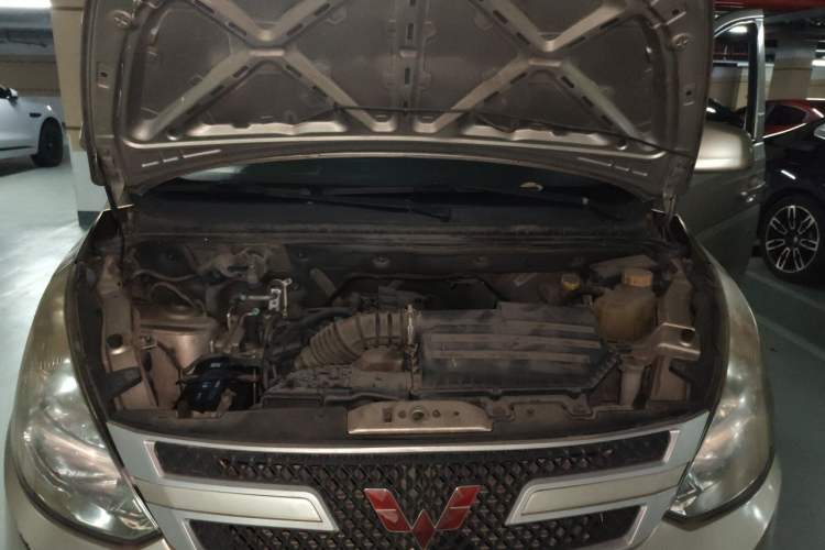 Used Wuling Rongguang V 2015 1.5L Standard Version Engine Bay