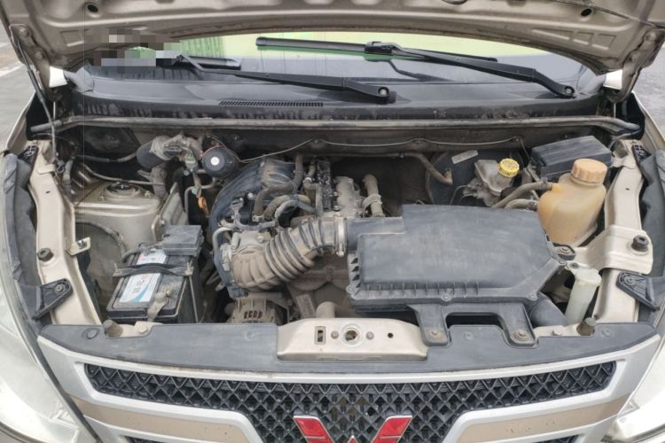 Used Wuling Rongguang V 2015 1.2L Base Version Engine Bay