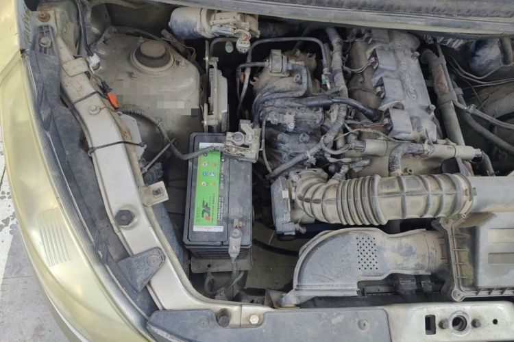 Used Wuling Rongguang V 2015 1.5L Practical Version Engine Bay Right