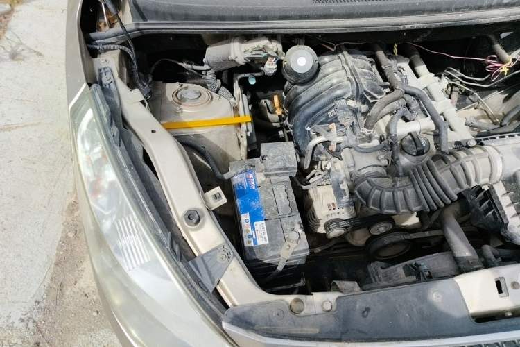 Used Wuling Rongguang V 2015 1.2L Base Version Engine Bay Right