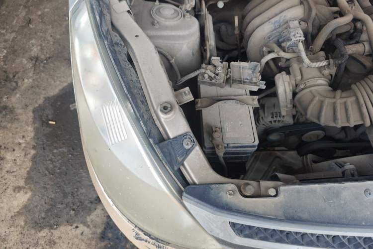 Used Wuling Rongguang V 2015 1.2L Base Version Engine Bay Right