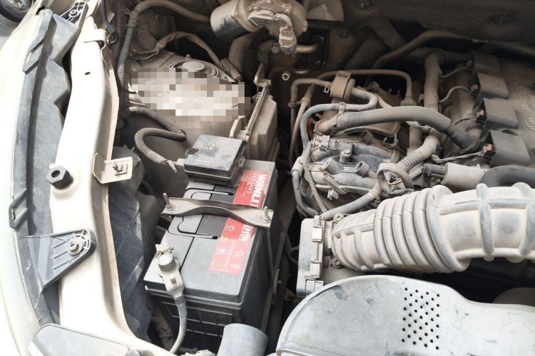 Used Wuling Rongguang V 2015 1.5L Standard Version Engine Bay Right